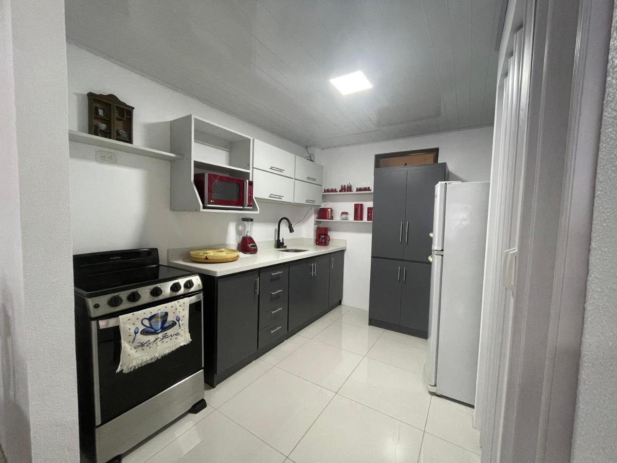 Alicia'S Place 10 Min From Airport Apartment Alajuela Luaran gambar